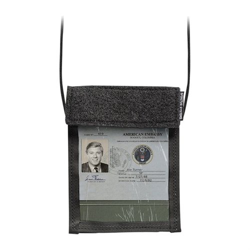 Der Spiritus Systems Badge Holder bietet eine sichere Aufbewahrung für deine Ausweise, mit einem großen Sichtfenster, einem praktischen Lanyard und Platz für Karten und einen Stift.