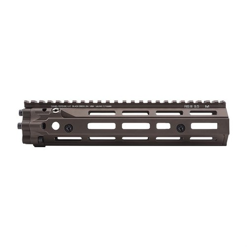 Der Daniel Defense RIS III Rail bietet ein leichtes, robustes Design mit M-LOK-Anschlüssen, einem freien Lauf für mehr Präzision und einer stabilen Montage.