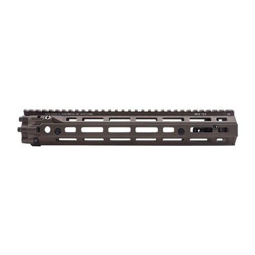 Die Daniel Defense RIS III Rail bietet ein leichtes, robustes Design mit M-LOK-Anschluss und verbesserter Genauigkeit dank freischwebendem Lauf.
