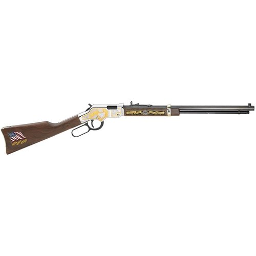 Die Henry Golden Boy Military Tribute .22 LR bietet einen 20" blauen Oktagonlauf, 16 Schuss Magazin, Nickelreceiver mit goldenen Gravuren und einen eleganten Walnuss-Schaft.