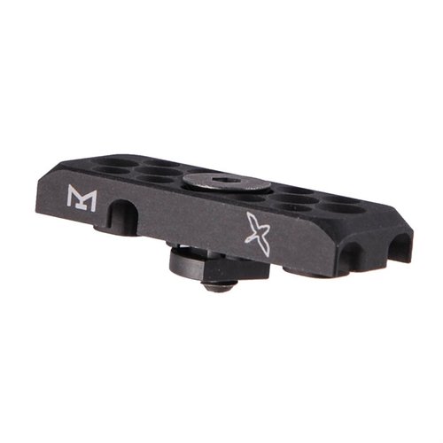 Das M-LOK Cable Management Panel schützt und leitet Kabel sicher, ist aus 6061 Aluminium gefertigt und ermöglicht eine flexible Kabelführung bis 0.140" Durchmesser.