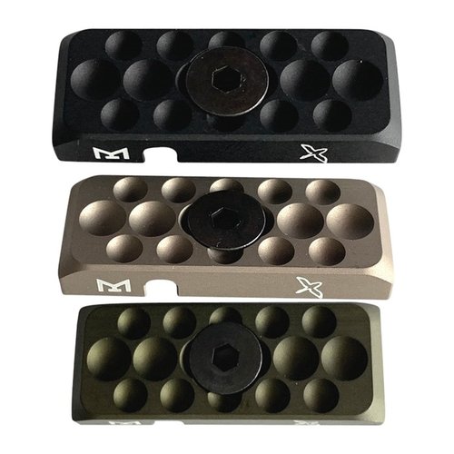 Das M-LOK Cable Management Panel schützt und führt Kabel sicher, ist aus robustem 6061 Aluminium gefertigt und passt perfekt in dein M-LOK System.