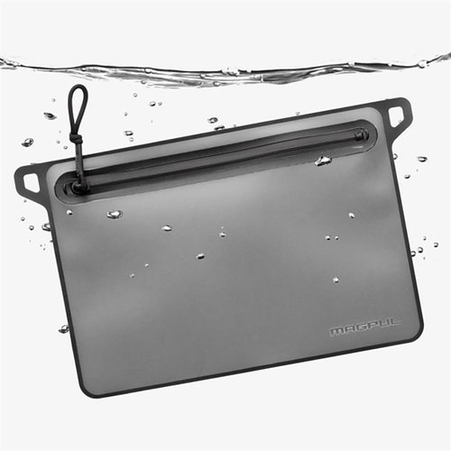 Die DAKA Waterproof Window Pouch von Magpul bietet 100% Wasserdichtigkeit, robuste YKK-Reißverschlüsse und ein transparentes Fenster für einfache Identifikation.