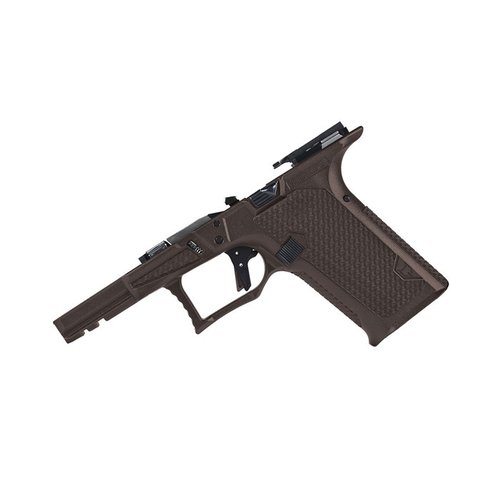 Der Lone Wolf CCS Frame bietet dir einen 19° Gripwinkel, integrierte Griffpanels und eine erweiterte Magwell für verbesserte Kontrolle und Funktionalität.
