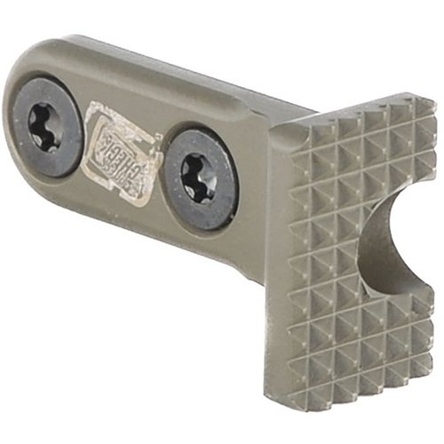 Der Sons Of Liberty Gunworks Presscheck Barricade Stop ist ein vielseitiges MLOK-Zubehör, das als Barricade Stop und QD Sling Mount dient und dir mehr Beweglichkeit bietet.