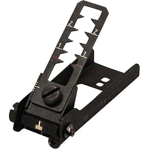 Der M203 Leaf Sight von LMT DEFENSE bietet dir eine präzise Zielhilfe, die entweder für Carbine/Rifle Heat Shield Mount oder 1913 Picatinny Rail Mount geeignet ist.