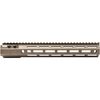 Der MOD 4 Handguard aus robustem 6061-T6 Aluminium bietet eine starre Konstruktion, 7-seitige M-LOK™ Schnittstelle und 4 verstärkte QD-Sockets für optimale Anpassung.