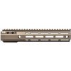 Die MOD 4 Handguard von Aero Precision bietet robuste 6061-T6 Aluminiumkonstruktion, 7-seitiges M-LOK™, und Stahl-reinforced QD-Sockets für maximale Leistung.