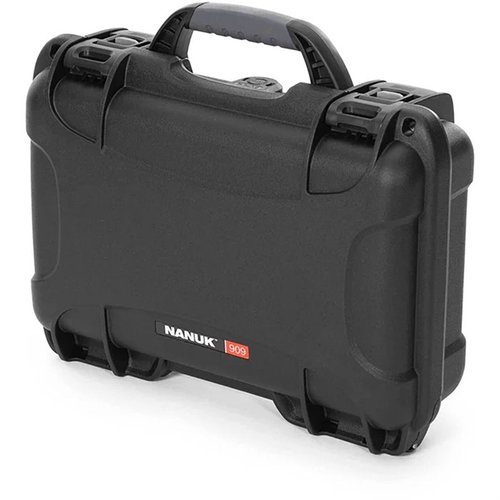 Die NANUK 909 Hard Case schützt dein wertvolles Equipment mit wasserdichtem, leichtem NK-7 Harz, einem sicheren Verschlusssystem und lebenslanger Garantie.