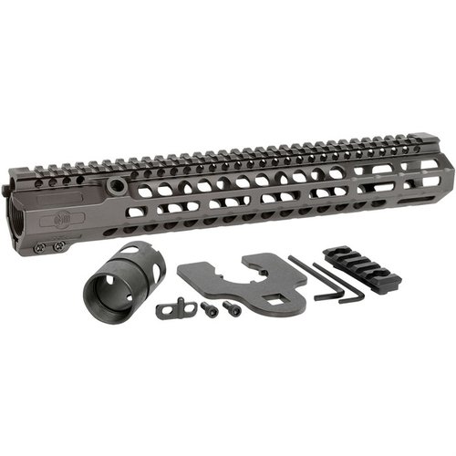 Die COMBAT RAIL HD M-LOK Handguards für AR-15 bieten maximale Steifigkeit, minimale Punktverschiebung und robuste Anti-Rotations-Features für extreme Einsätze.