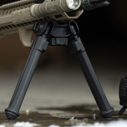 Die MOE QD Bipod für M-LOK ist leicht, schnell zu montieren und bietet eine stabile Schießbasis mit verstellbaren Beinen von 7