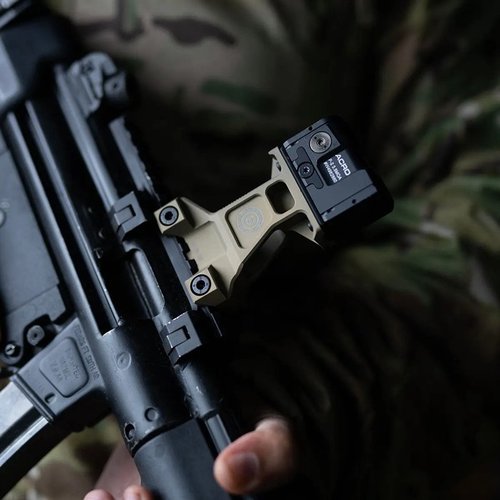 Der LERNA Optic Mount Kit für AIMPOINT® ACRO bietet eine höhere Optik für bessere Zielerkennung, mehr Beweglichkeit und erhöhte Situationswahrnehmung.