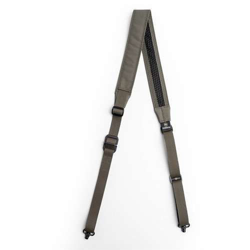 Die SIERRATAC Reverso Quick-Detach Sling bietet schnellen Tension-Adjustments, hohen Komfort durch den abnehmbaren Sling Pad und robuste QD Sling Swivels.