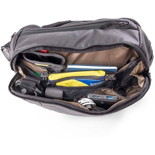 Die ACHRO™ 10L EDC Sling Bag bietet ein diskretes Waffenfach, komfortable Polsterung und vielseitige Organisationsmöglichkeiten für deinen Alltag.