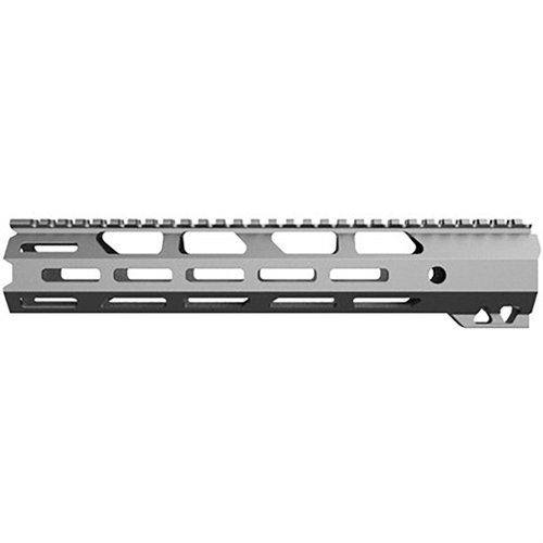 Der CORE ELITE OPERATIONS CEO GEN 2 M-LOK Handguard bietet eine robuste, freischwebende Konstruktion, eine einfache Montage und ist mit DPMS Low Plattformen kompatibel.