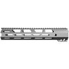 Der CORE ELITE OPERATIONS CEO GEN 2 M-LOK Handguard bietet eine robuste, freischwebende Konstruktion, eine einfache Montage und ist mit DPMS Low Plattformen kompatibel.