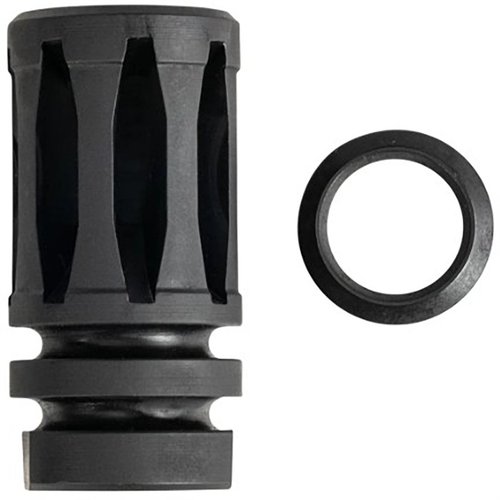 Verbessere dein 5.56 NATO-Gewehr mit dem A2 Bird Cage Flash Hider, der Mündungsblitz minimiert und eine einfache Montage mit dem mitgelieferten Crush Washer bietet.