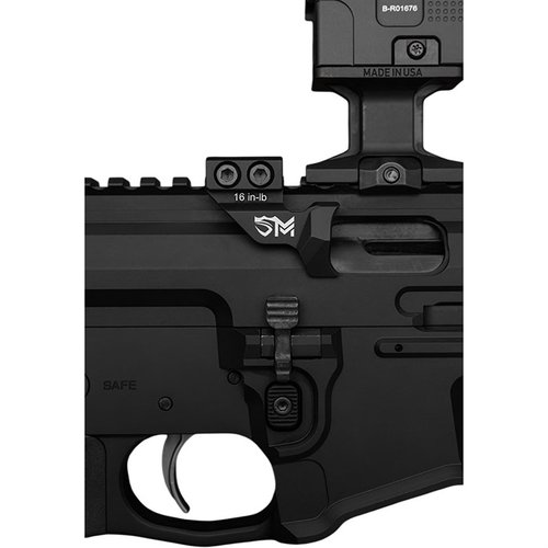 Der SENTRY MANUFACTURING Gas Deflector für Daniel Defense PCC schützt dich vor schädlichen Gasen und Ablagerungen, ist präzise aus 7075 Aluminium gefertigt und einfach zu montieren.