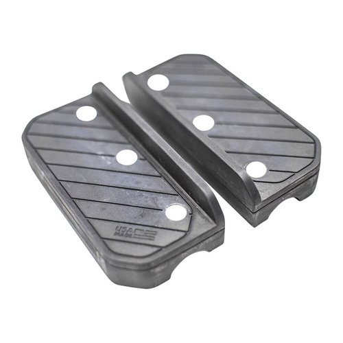 Die Otis AK Soft Jaws schützen dein AK-Gewehr beim Arbeiten in einem Schraubstock, sind rutschfest, ölbeständig und passen perfekt auf AKM-Muster.