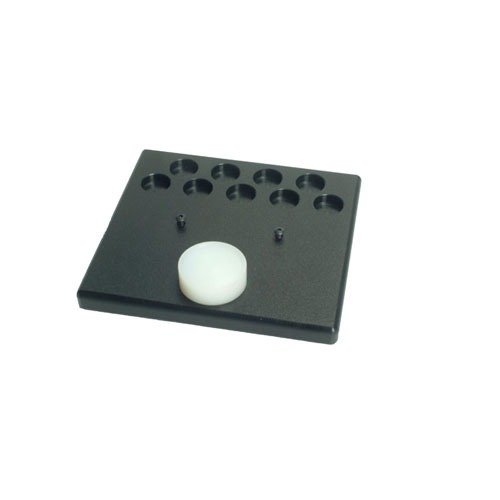 Die SINCLAIR TRIMMER PLATFORM bietet Platz für neun Case Holder und einen Tapping Block, ideal für die L.E. Wilson Trimmer-Serie und stabil auf deinem Tisch.