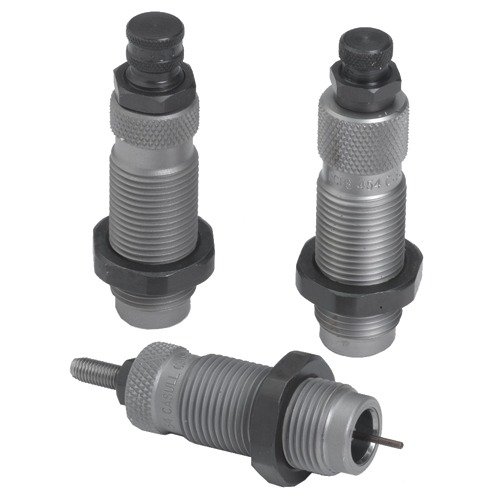 Das RCBS 3-DIE CARBIDE SET für 45 Colt bietet eine carbide sizer die ohne Fallenschmierung, eine expander die für das Bellen und eine seater die mit Crimp.
