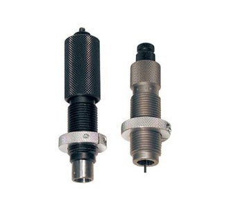 Die Forster FULL LENGTH SIZING UND BENCH REST SEATER DIE SETS bieten präzise, wiederholbare Ergebnisse mit hochwertigem Stahl und handpolierter Verarbeitung.