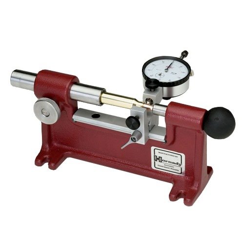 Mit dem Hornady Lock-N-Load Ammo Concentricity Tool kannst du die Bullet Runout jeder Patrone erkennen und eliminieren, um präzise Schüsse zu gewährleisten.