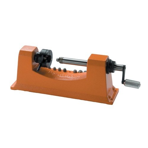 Der LYMAN Universal Carbide Case Trimmer bietet präzise Schnittlängen, eine langlebige Carbide Cutter Head und ist für alle Kaliber von .17 bis .458 geeignet.