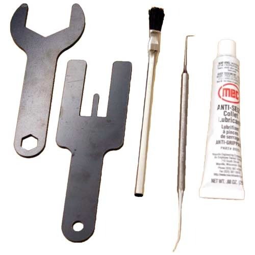 Das MEC Maintenance Kit enthält alles, was du benötigst, um deinen MEC Reloader effizient zu betreiben: Anti-Seize Lubricant, Pick, Brush, Column Spring Lifter und Closure Nut Wrench.