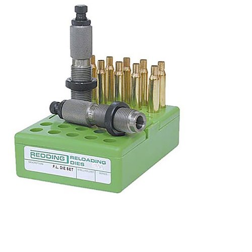 Das Redding 3-DIE Set für 40 S&W/10MM AUTO enthält drei essentielle Dies: Full Length, Expander und Seating, um präzise und effektive Wiederladevorgänge zu gewährleisten.