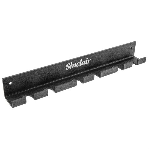 Mit der Sinclair Cleaning Rod Wall Bracket kannst du bis zu 6 Reinigungsstäbe platzsparend an der Wand aufbewahren und sie sind immer griffbereit.