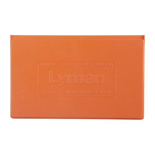 Das Lyman Case Lube Kit macht das Schmieren und Reinigen von Hülsen einfach: mit großem Lube Pad, Lyman Case Lube und ergonomischem Griff für verschiedene Kaliber.