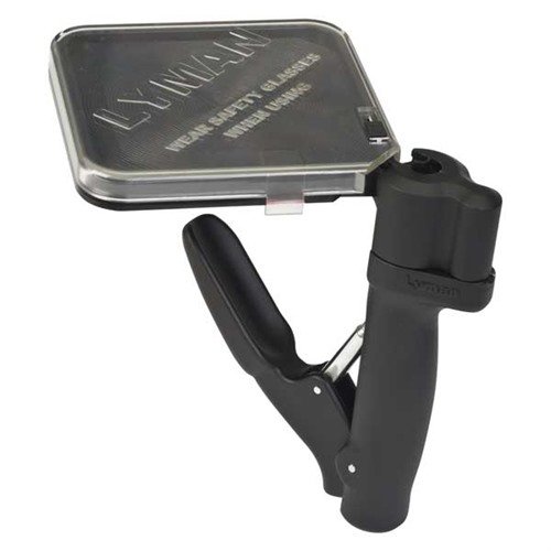 Mit dem Lyman E-ZEE Prime Hand Priming Tool kannst du Primer bequem von Hand setzen. Die ergonomische Form und die integrierten Abschaltventile verhindern das Auslaufen.