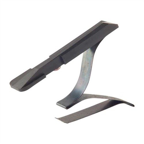 Die MAGAZINE FOLLOWER ASSEMBLY von SAVAGE ist perfekt für deine 110/111/112/112BT Top Loading Waffe, sorgt für zuverlässige Zuführung und reibungslosen Betrieb.