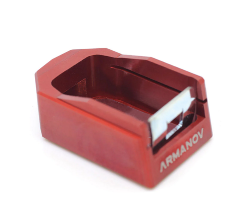 Erweitere dein AREX Delta um +2 Schüsse! Der Aluminium Magazine Base Pad ermöglicht eine werkzeuglose Demontage für einfache Reinigung und Montage mit nur einem Fingernagel.