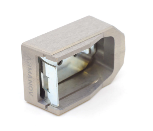 Erweitere dein AREX Delta um 2 Schüsse! Der Aluminium Magazine Base Pad ermöglicht werkzeuglose Reinigung und einfache Montage mit nur einem Fingernagel.