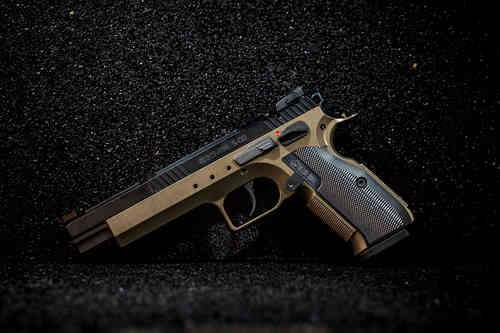 Der S-02 O.R von KMR Precision Arms bietet eine 6'' verstellbare Lauflänge, 3 x 10-Round Magazine und ist optic ready für präzises Schießen mit .22lr.