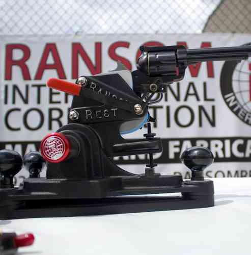 Der RANSOM MASTER SERIES COMBO REST bietet dir maximale Stabilität und Präzision beim Schießen, ideal für das Testen und Justieren deiner Waffen.