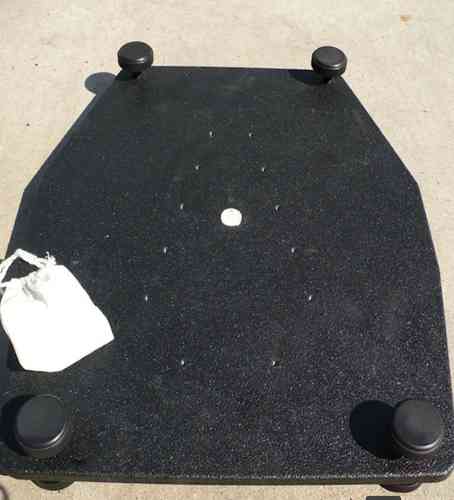 Die RANSOM MASTER SERIES BASE PLATE bietet dir höchste Präzision und Stabilität beim Schießen, ideal für das Testen deiner Waffen und Optimierung deiner Technik.