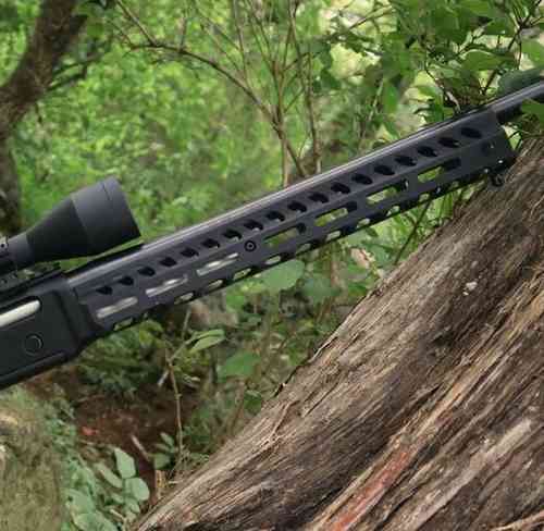 Verbessere deine Henry Long Ranger mit dem leichten M-LOK Handguard: verbesserte Genauigkeit, 24 M-LOK Slots und einfache Installation in 4–5 Minuten.